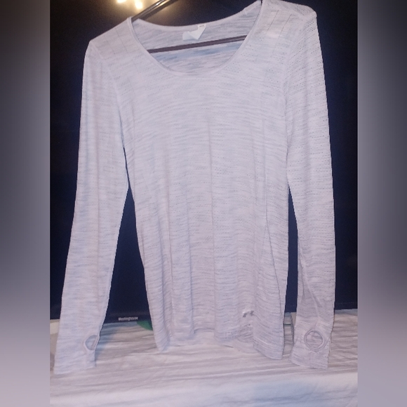 New under armor top sz sm - Picture 1 of 3